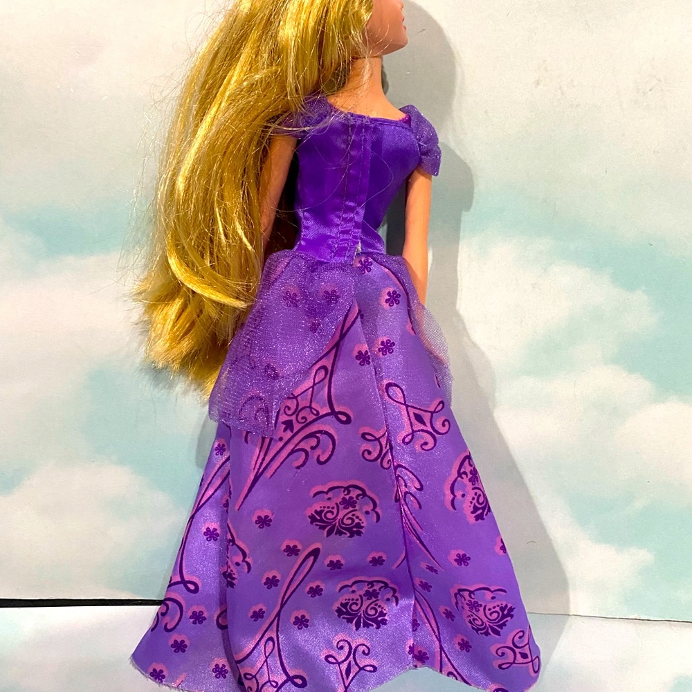 DISNEY VINTAGE 2007 COLLECTABLE RAPUNZEL DOLL by MATTEL - Picture 6 of 11